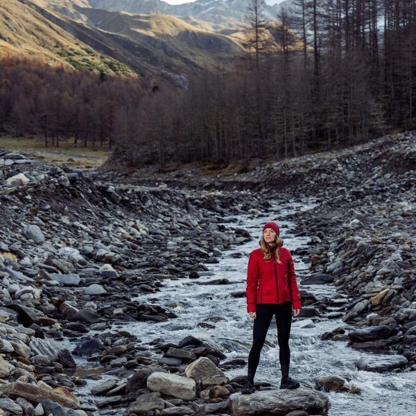 Ein LaMunt Bergsport Outfit für Frauen von Gründerin Ruth Oberrauch.