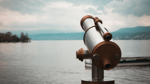 Fernglas mit Sicht auf See: ETF-Suche - wie finde ich den ETF, der zu mir passt?