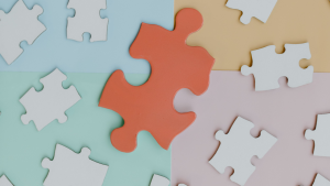 Bunte Puzzleteile: Ist der MSCI World 2024 ein gutes Invest?
