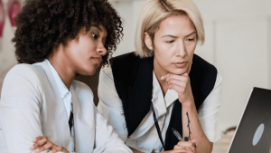 Mobbing am Arbeitsplatz: Betroffene Frauen erzählen