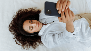 Gelddysmorphie: finanzielle Unsicherheit der Millennials und Gen Z