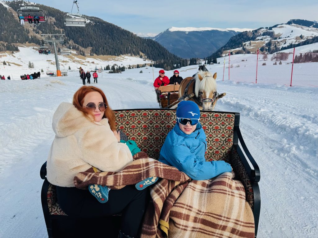 Urlaub in Südtirol: Familienfahrt im Schlitten