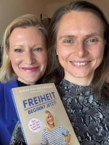 Astrid Zehbe und Daniela Meyer haben an Ulrike von der Groebens Buch mitgewirkt