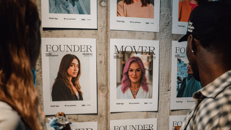 Die Bilder der Kandidatinnen von den "Miss Germany"-Wahl sind auf einer Pinnwand zu sehen.