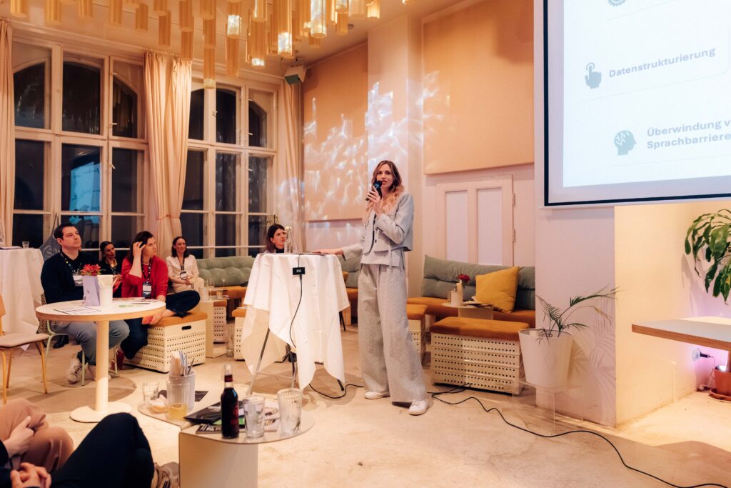 Ira Stoll von myScribe App pitcht beim OMR 5050 Gründerinnen-Wettbewerb am 19. März 2026 in Berlin.