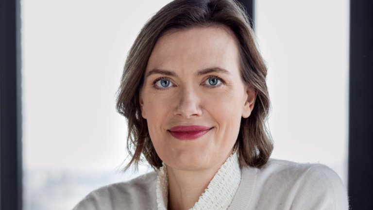 Daniela Cerna-Wirths vst Mitglied des erweiterten Vorstands der Zurich Gruppe Deutschland und verantwortet die Bereiche Strategy, Customer & Sustainability
